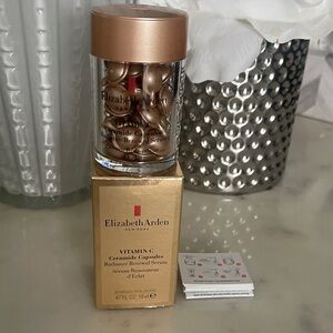 Elizabeth Arden vitamin C Radiance Renewal Capsules